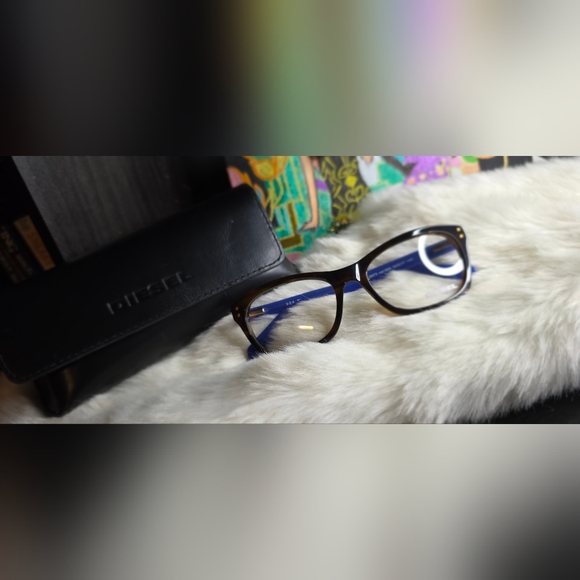 Chic Black Eyeglasses with Case - Picture 1 of 3